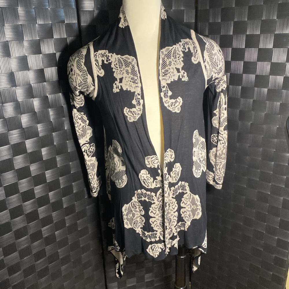 Red Women's Medium Cardigan Sweater Open Front Black Beige Lace Pattern